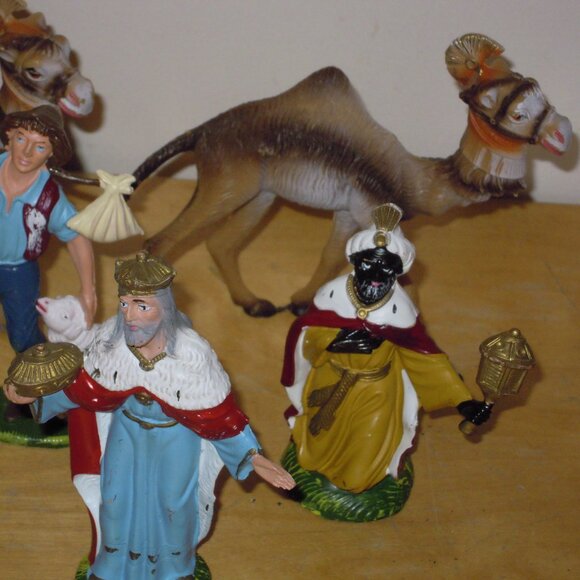 Vintage 12 Pc Hand Painted Italy Nativity Set 5" Plastic Resin Figurines Animals - Picture 3 of 4